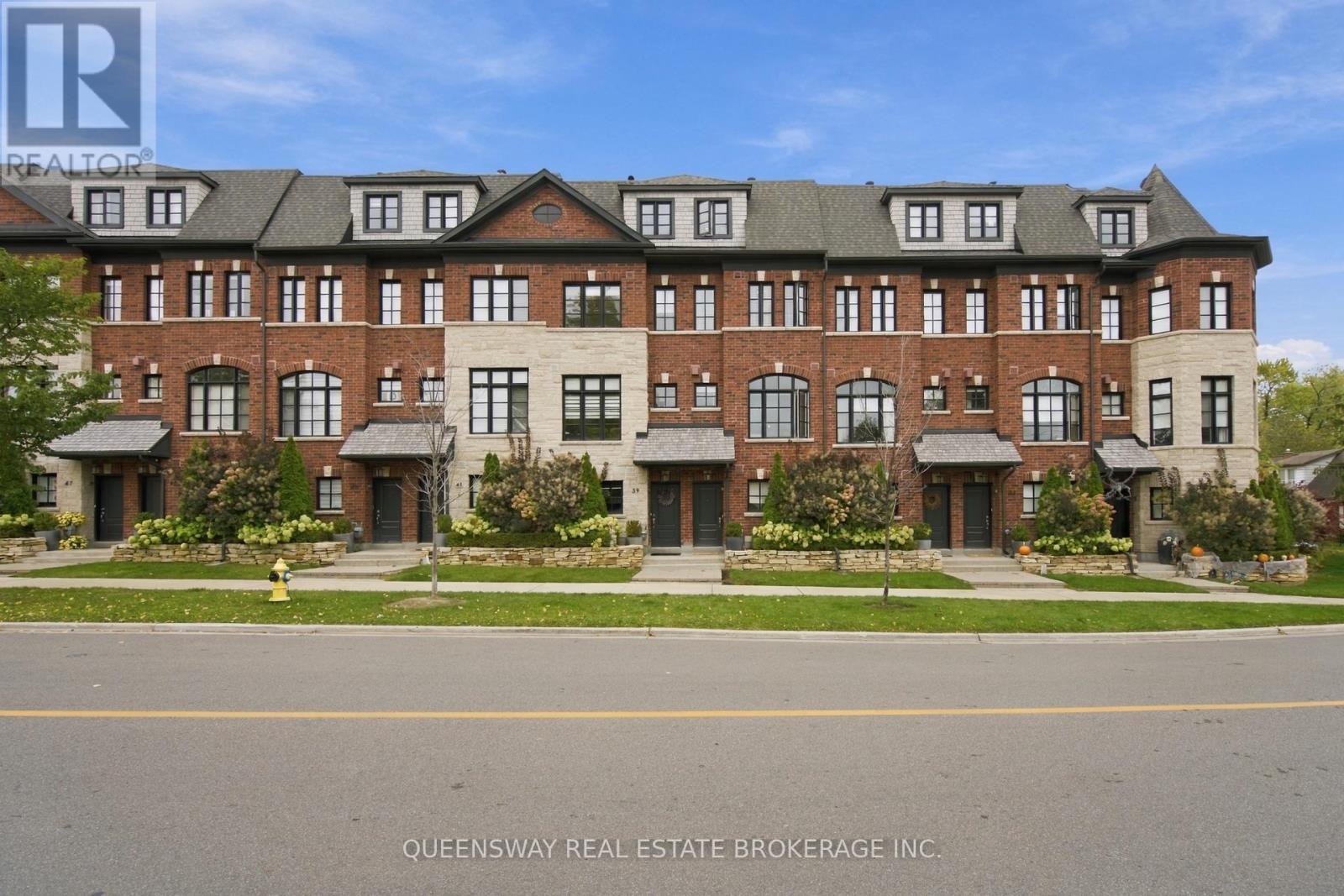 37 Twenty Ninth Street, Toronto (long Branch), Ontario