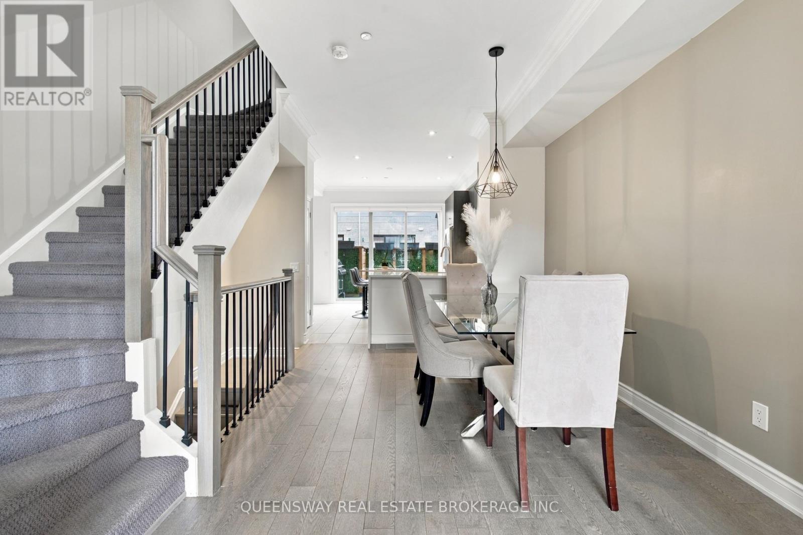 37 Twenty Ninth Street, Toronto (long Branch), Ontario