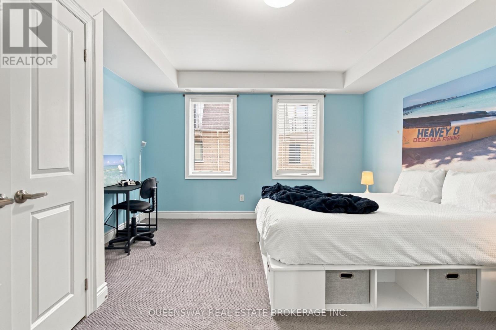 37 Twenty Ninth Street, Toronto (long Branch), Ontario