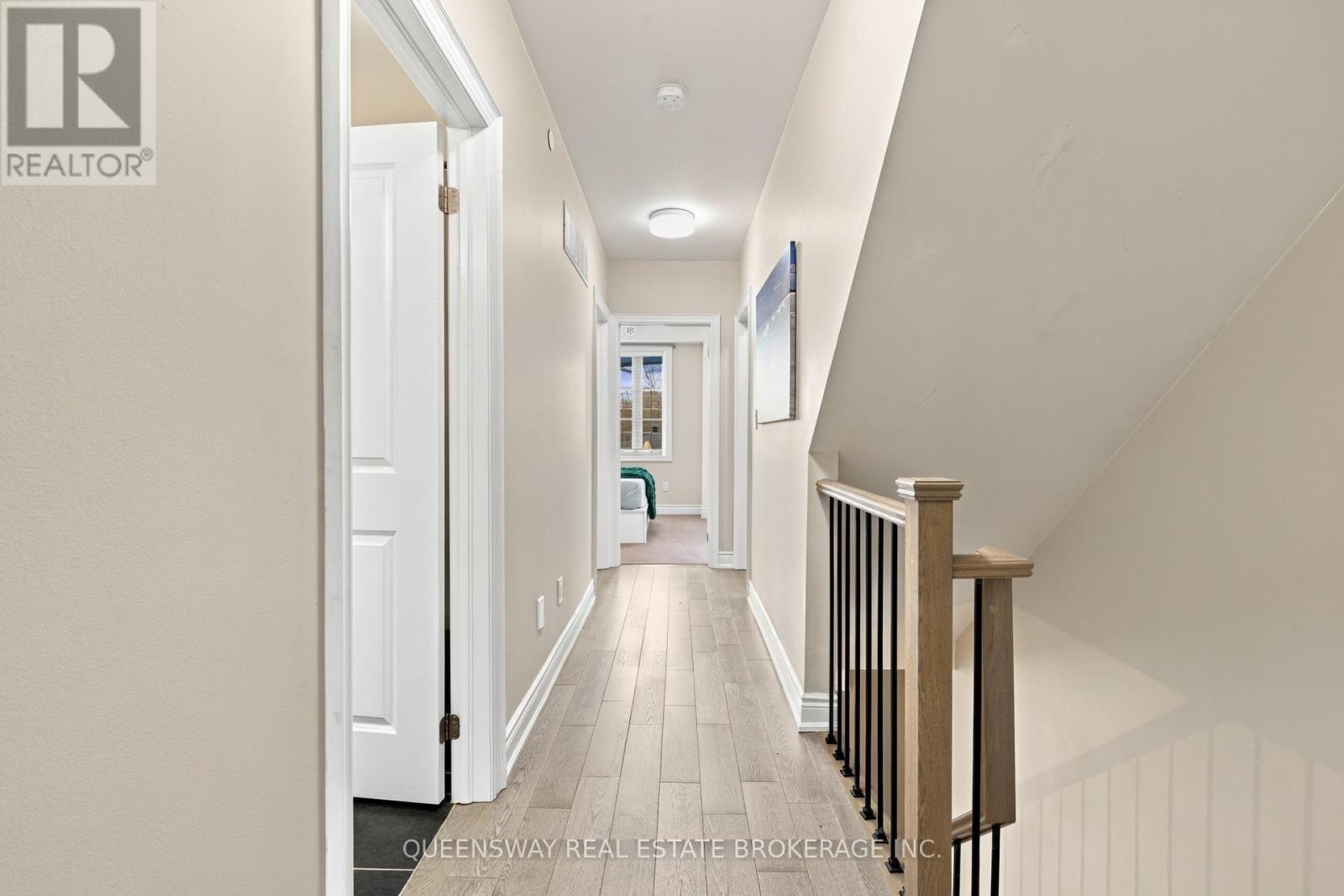 37 Twenty Ninth Street, Toronto (long Branch), Ontario