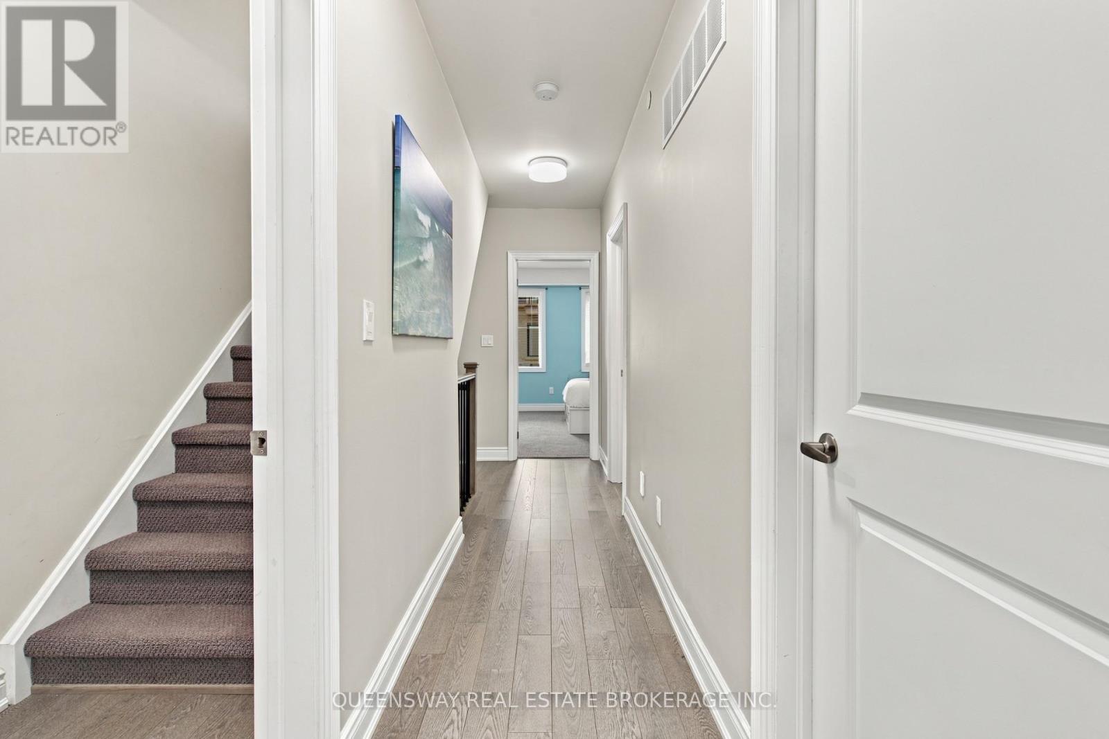 37 Twenty Ninth Street, Toronto (long Branch), Ontario