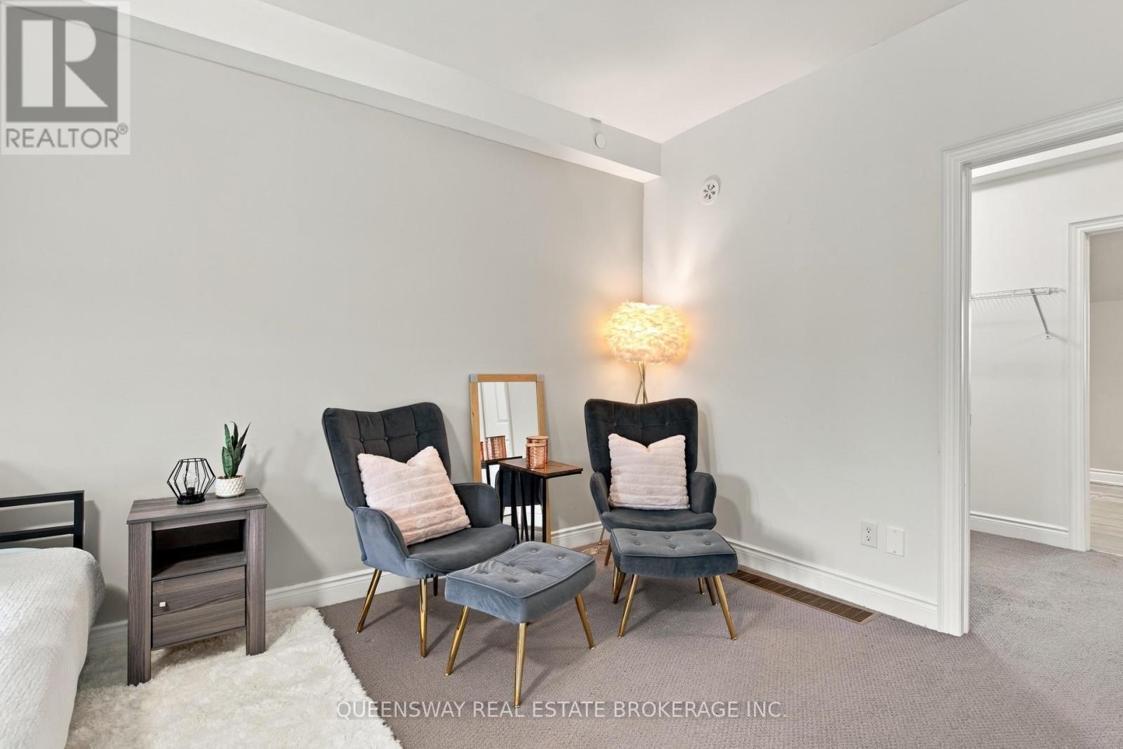 37 Twenty Ninth Street, Toronto (long Branch), Ontario