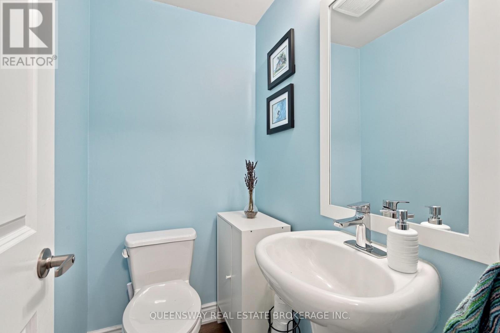 37 Twenty Ninth Street, Toronto (long Branch), Ontario