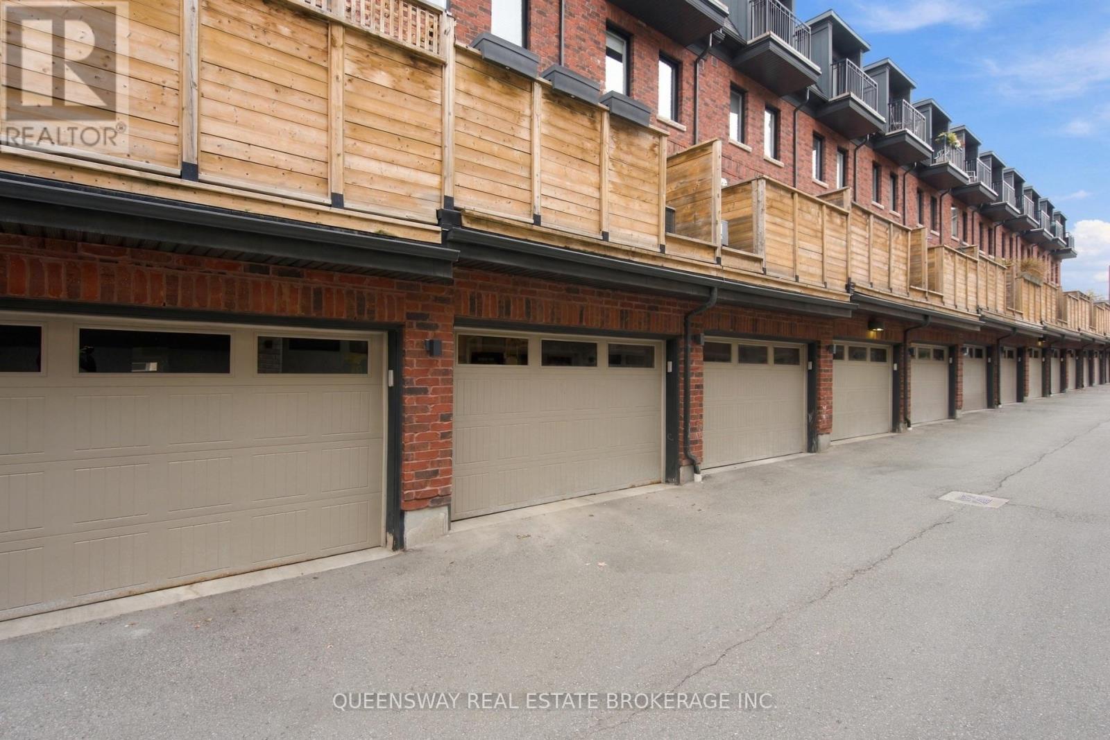 37 Twenty Ninth Street, Toronto (long Branch), Ontario