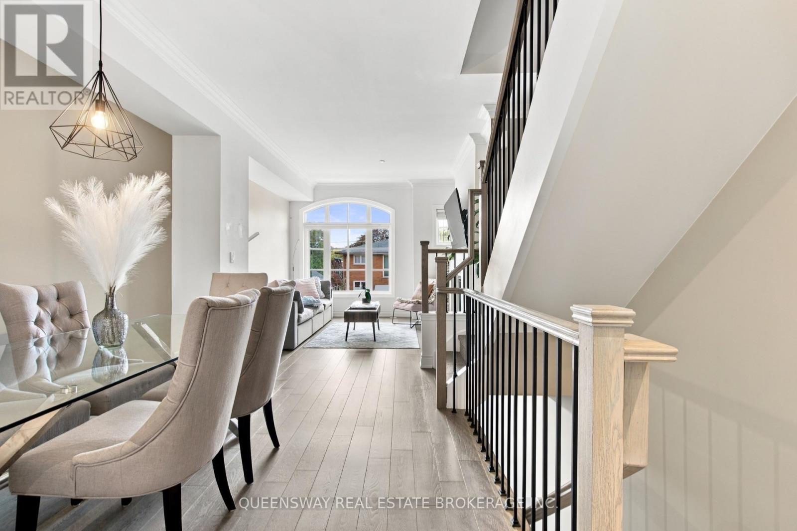37 Twenty Ninth Street, Toronto (long Branch), Ontario