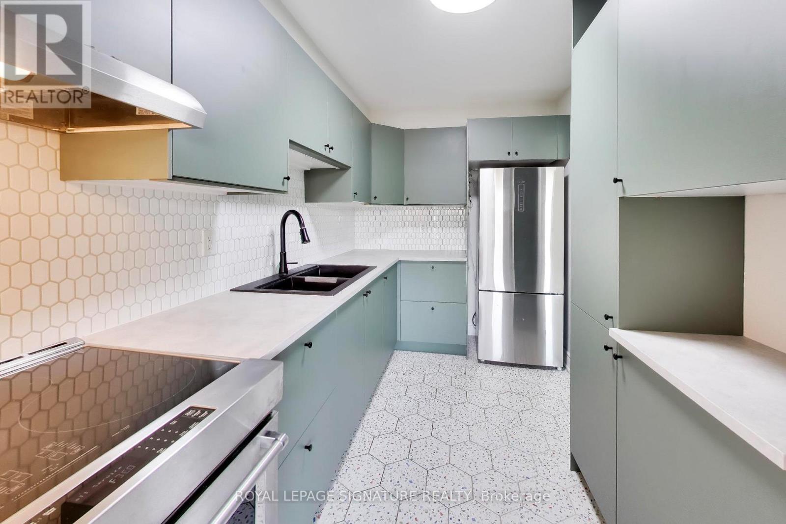408 - 1 Massey Square, Toronto (crescent Town), Ontario