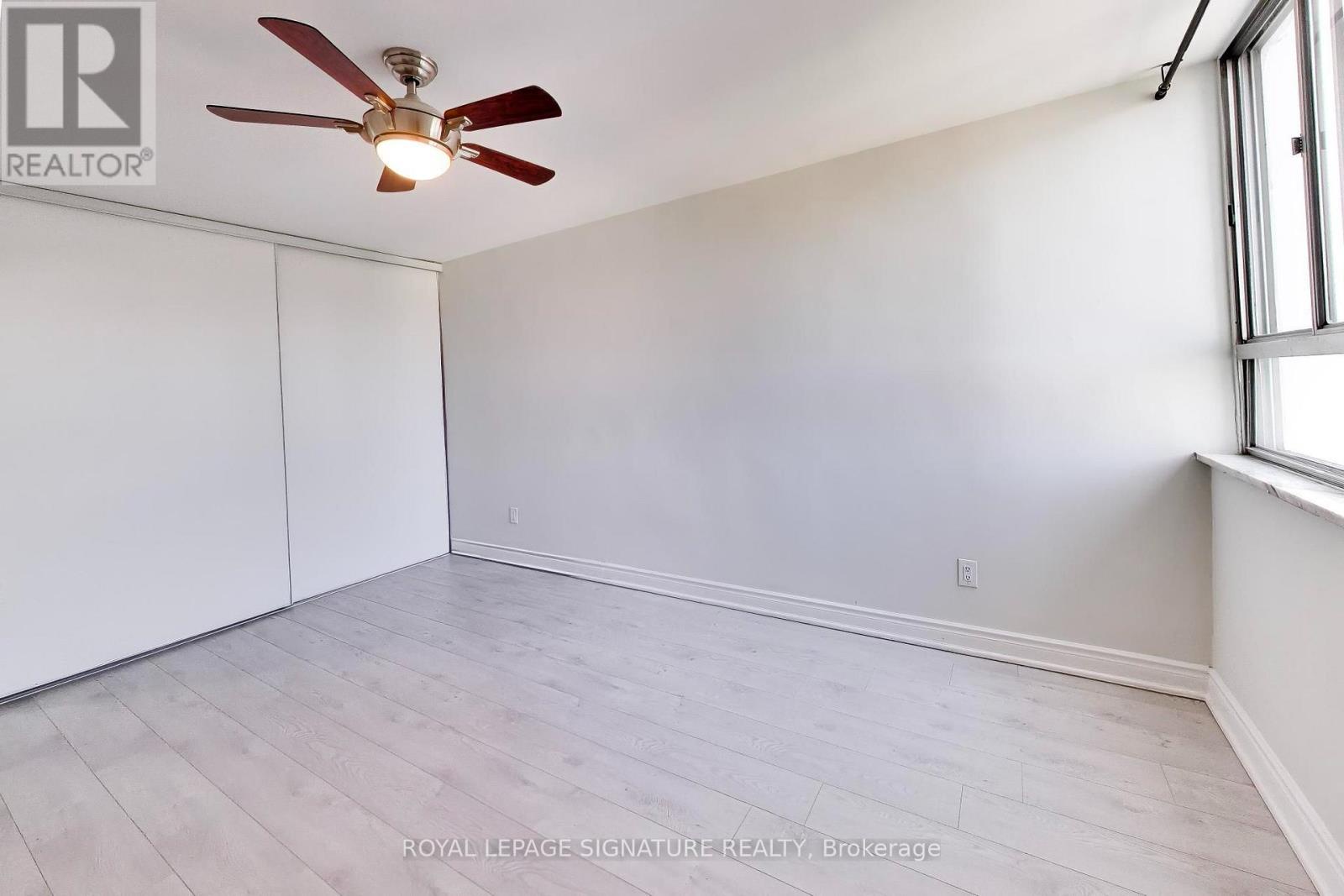 408 - 1 Massey Square, Toronto (crescent Town), Ontario