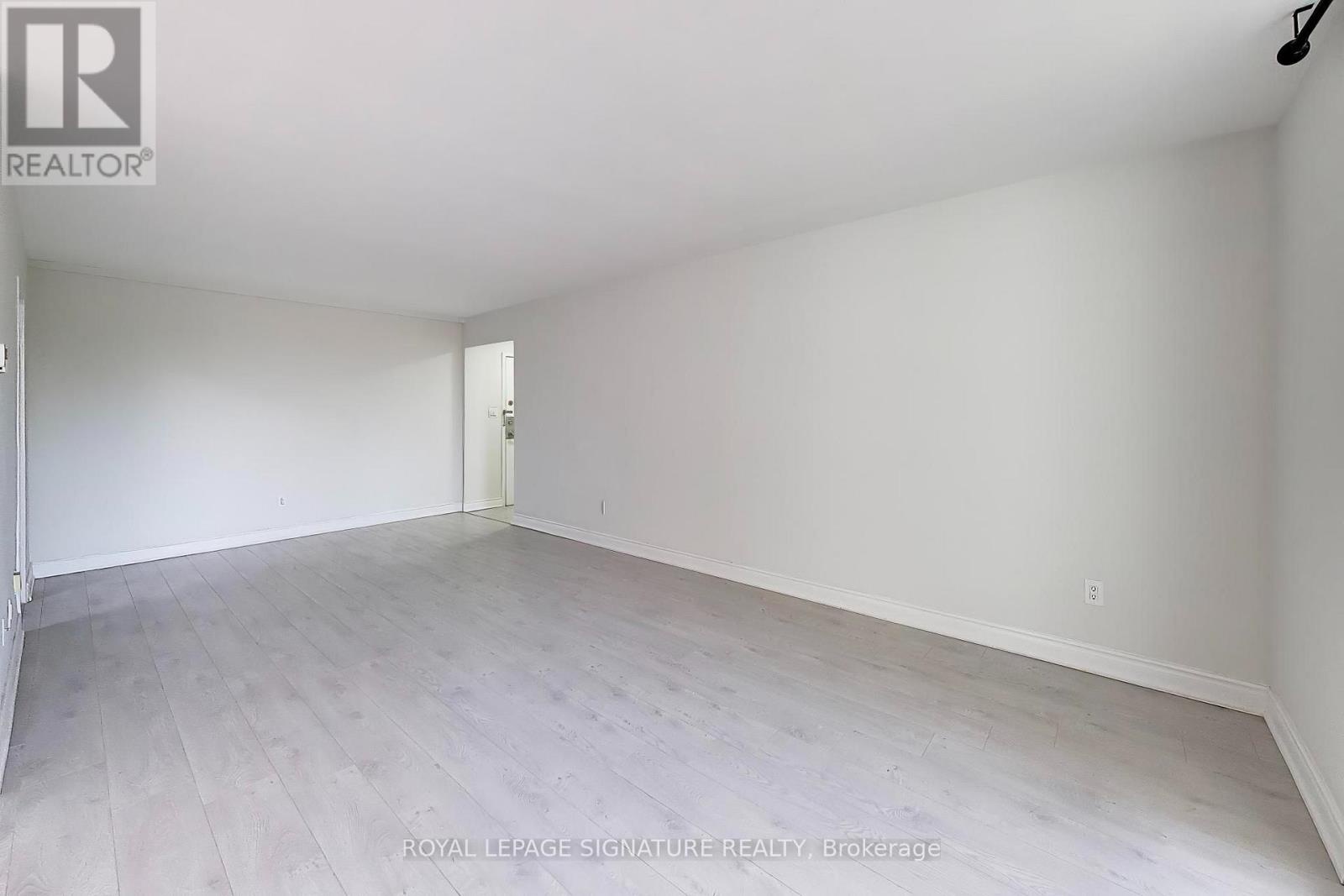 408 - 1 Massey Square, Toronto (crescent Town), Ontario