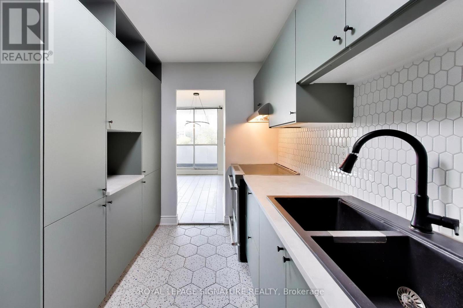 408 - 1 Massey Square, Toronto (crescent Town), Ontario