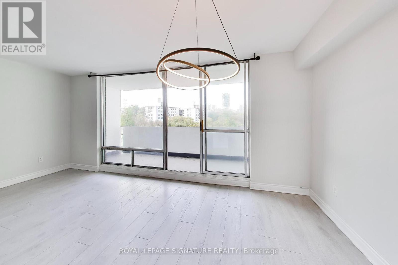 408 - 1 Massey Square, Toronto (crescent Town), Ontario