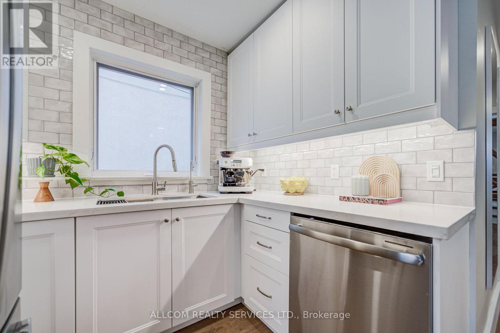 164 Glenvale Boulevard, Toronto (leaside), Ontario
