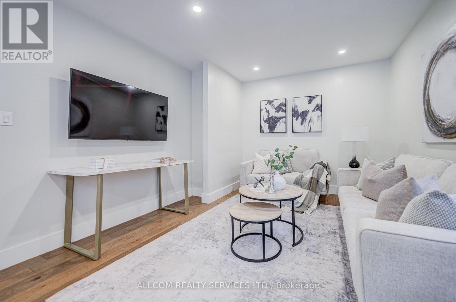 164 Glenvale Boulevard, Toronto (leaside), Ontario