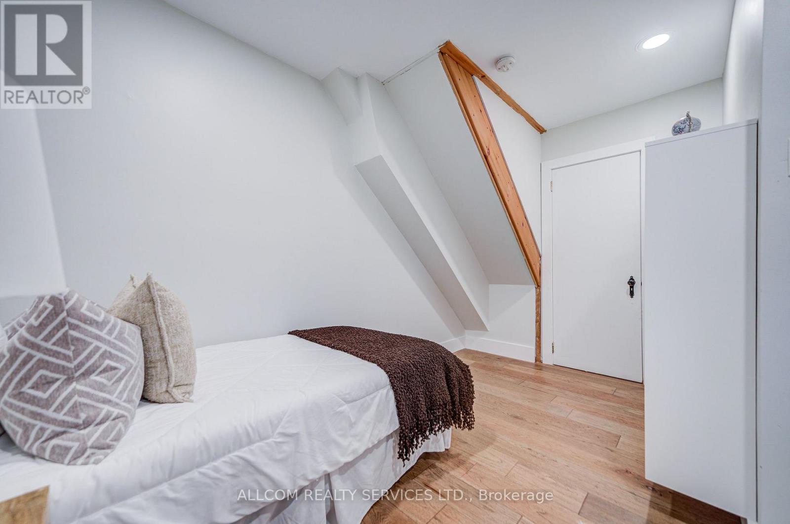 164 Glenvale Boulevard, Toronto (leaside), Ontario