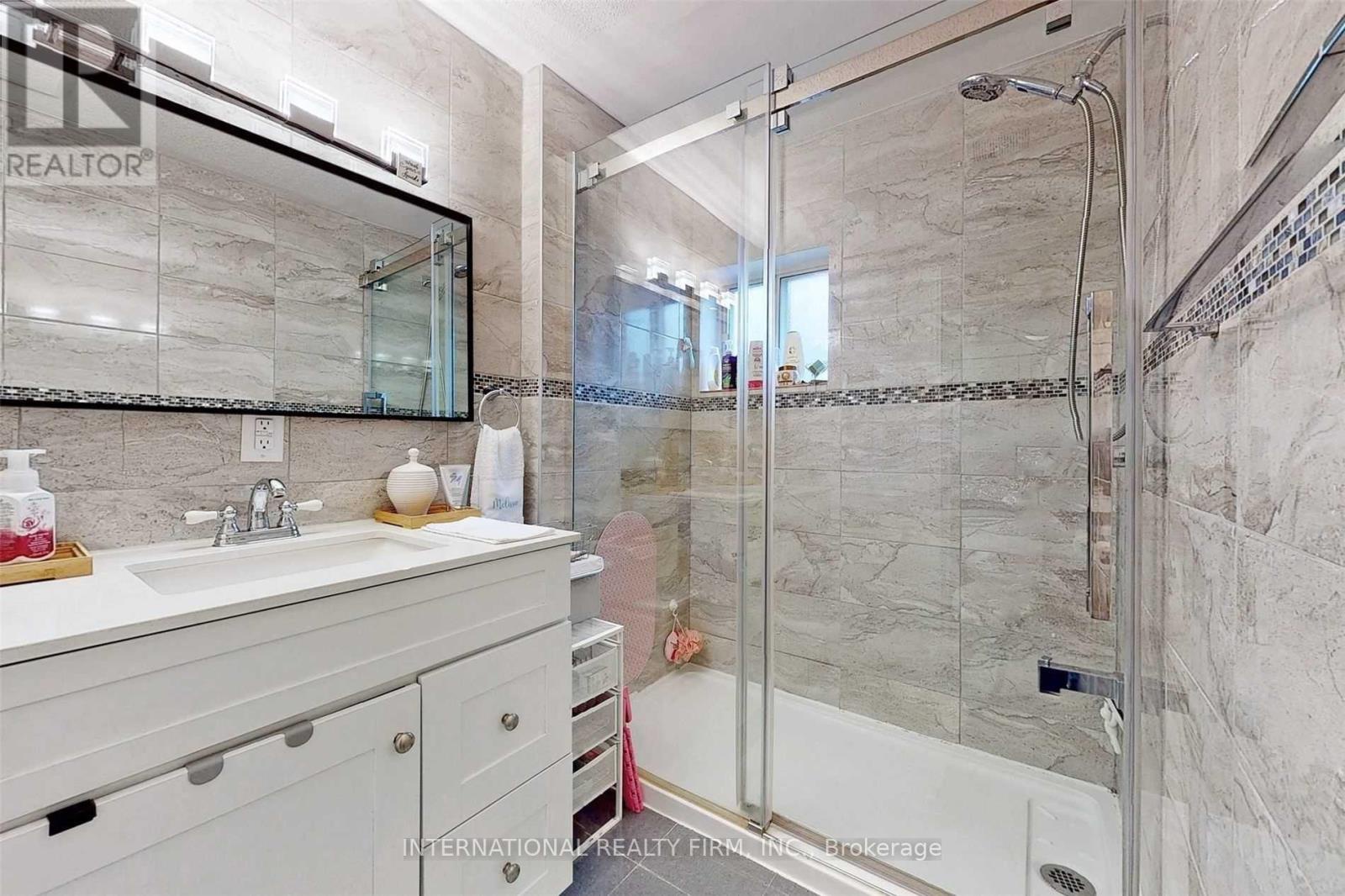 297 Gilbert Avenue, Toronto (caledonia-fairbank), Ontario