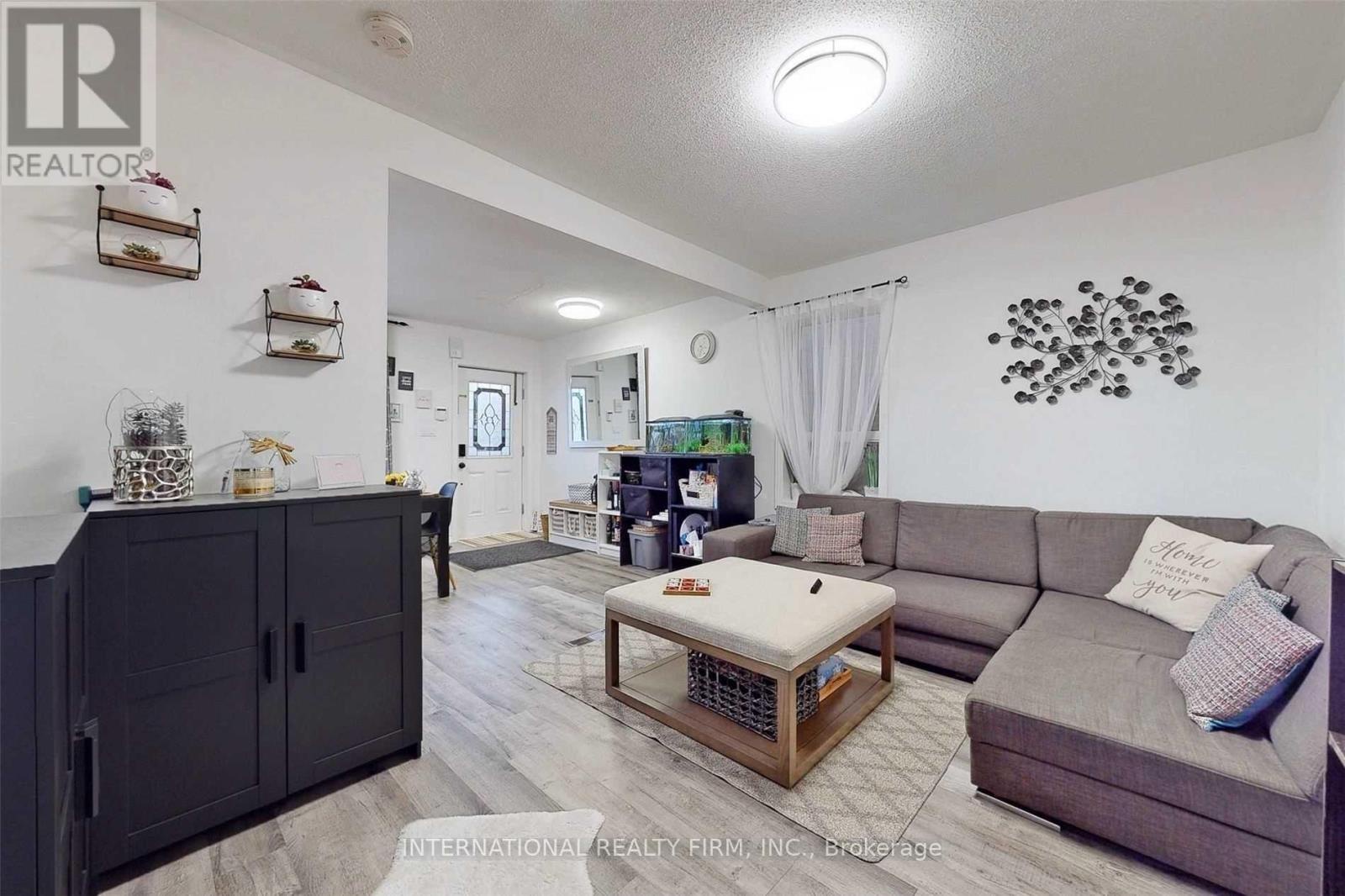 297 Gilbert Avenue, Toronto (caledonia-fairbank), Ontario
