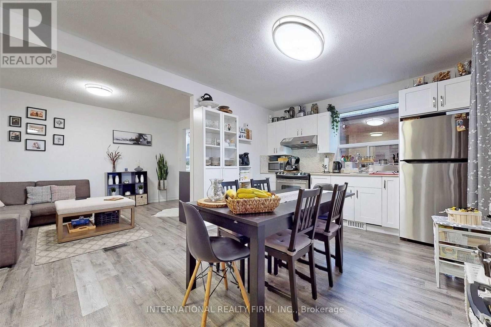 297 Gilbert Avenue, Toronto (caledonia-fairbank), Ontario