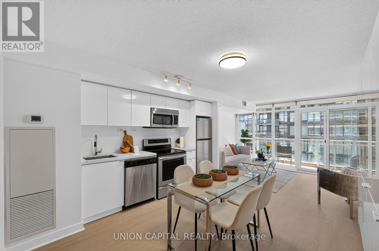 551 - 10 Capreol Court, Toronto (waterfront Communities), Ontario