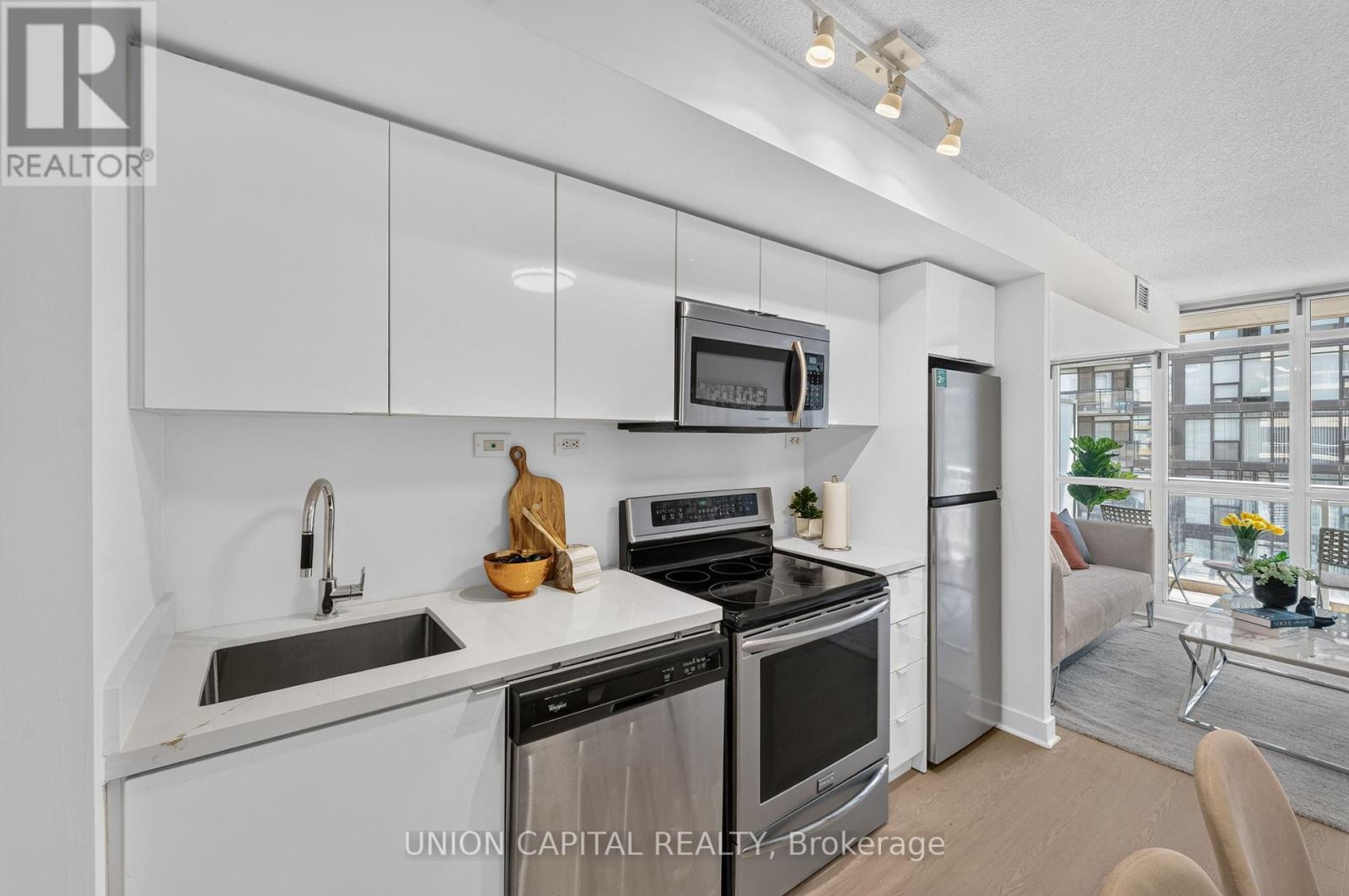 551 - 10 Capreol Court, Toronto (waterfront Communities), Ontario