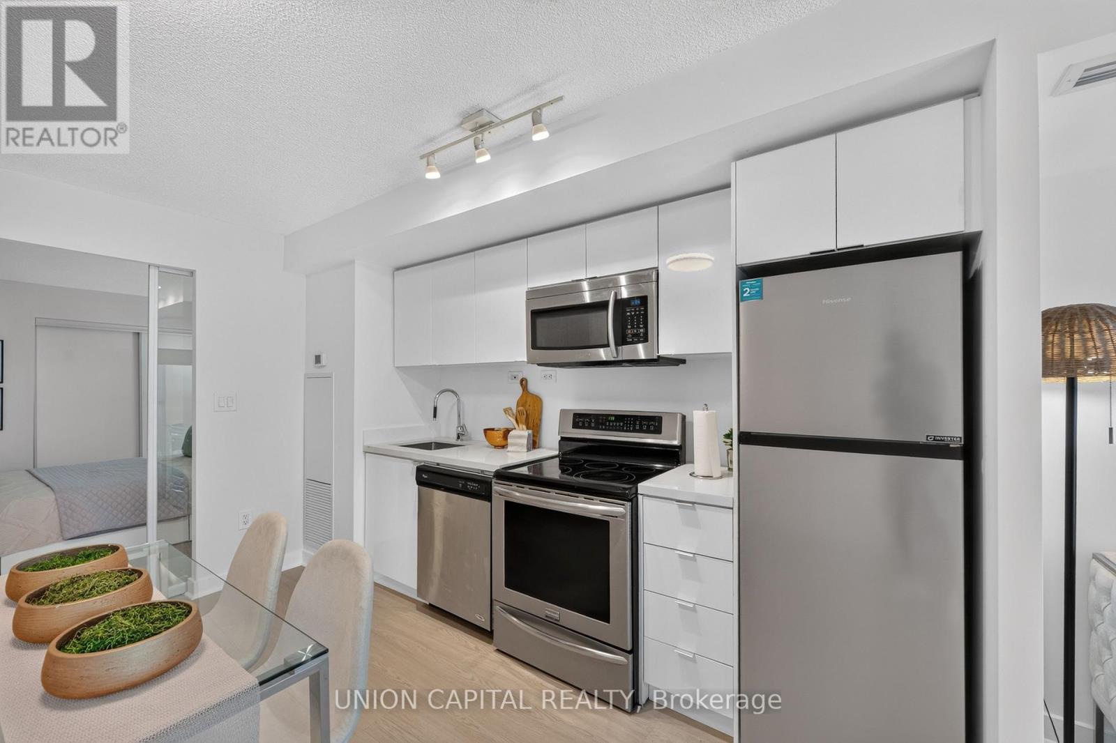 551 - 10 Capreol Court, Toronto (waterfront Communities), Ontario
