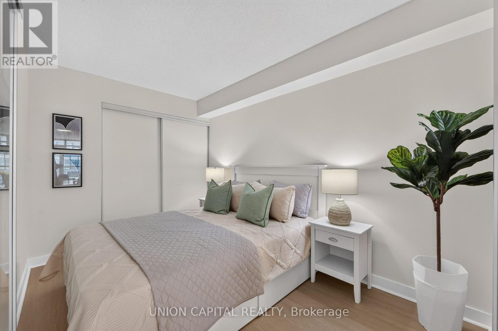 551 - 10 Capreol Court, Toronto (waterfront Communities), Ontario