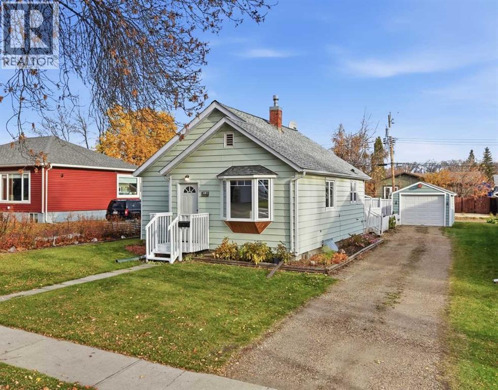 5112 47 Avenue, Ponoka, Alberta