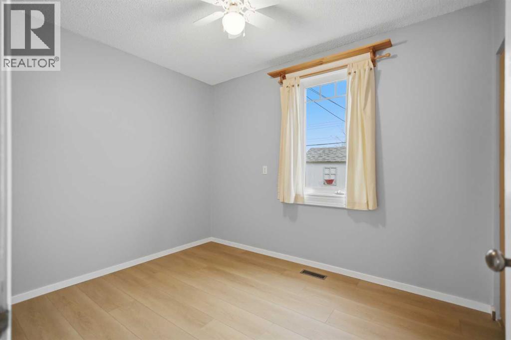 5112 47 Avenue, Ponoka, Alberta
