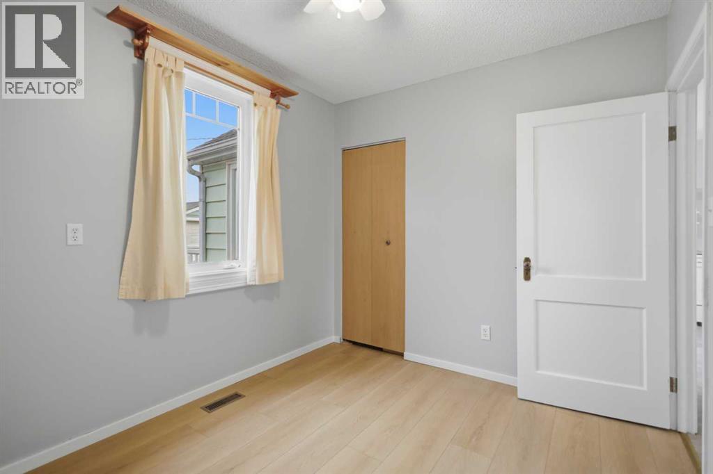 5112 47 Avenue, Ponoka, Alberta