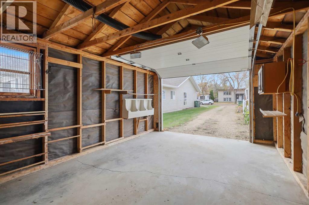 5112 47 Avenue, Ponoka, Alberta