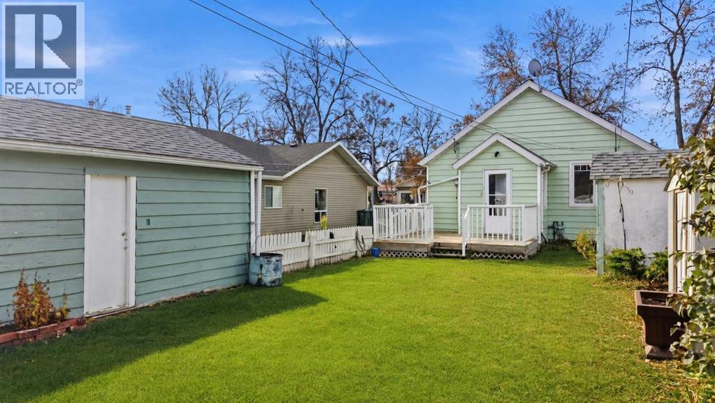 5112 47 Avenue, Ponoka, Alberta