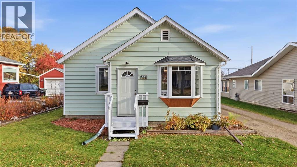 5112 47 Avenue, Ponoka, Alberta
