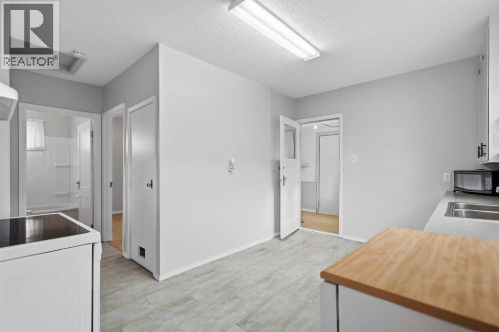 5112 47 Avenue, Ponoka, Alberta
