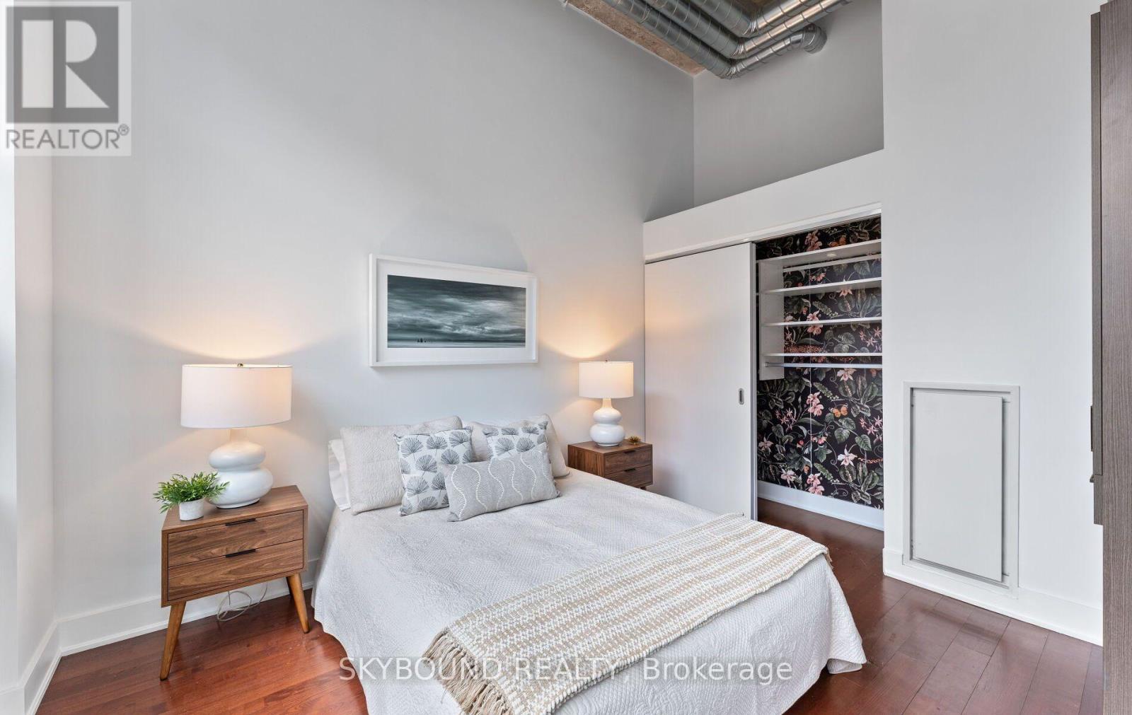 524 - 637 Lakeshore Boulevard W, Toronto (niagara), Ontario