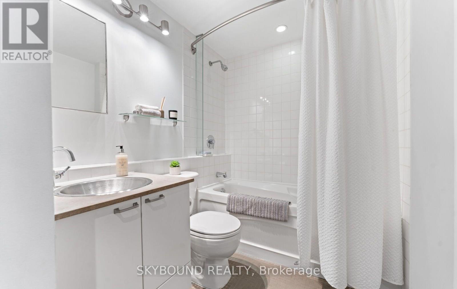 524 - 637 Lakeshore Boulevard W, Toronto (niagara), Ontario