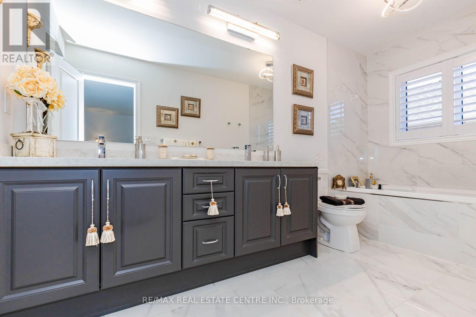 4061 Channing Crescent, Oakville (go Glenorchy), Ontario