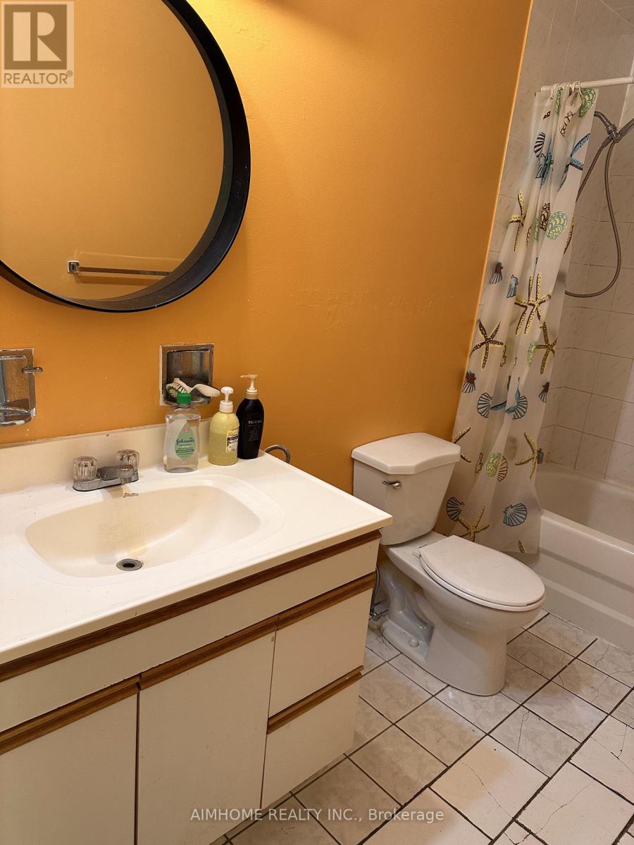 302 Cliffwood Road, Toronto (hillcrest Village), Ontario