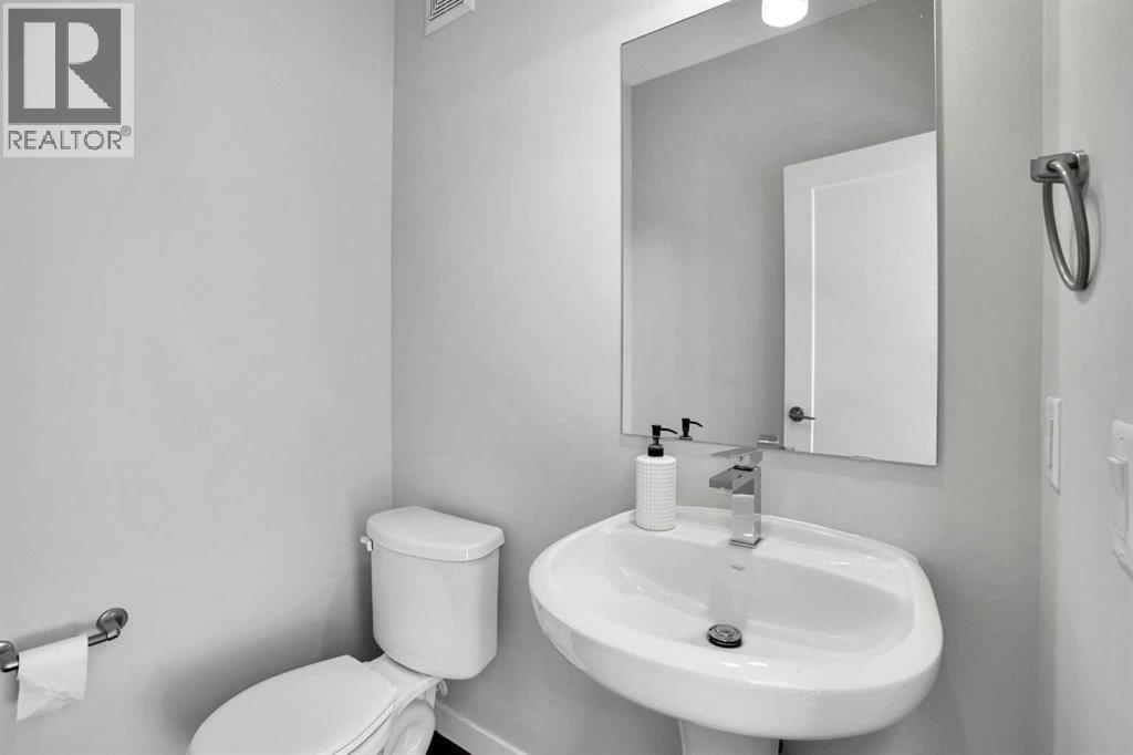 8354 9 Avenue Sw, Calgary, Alberta