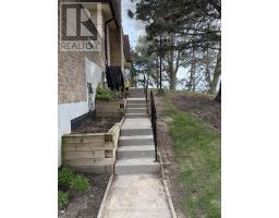 4 - 1510 UPPER MIDDLE ROAD