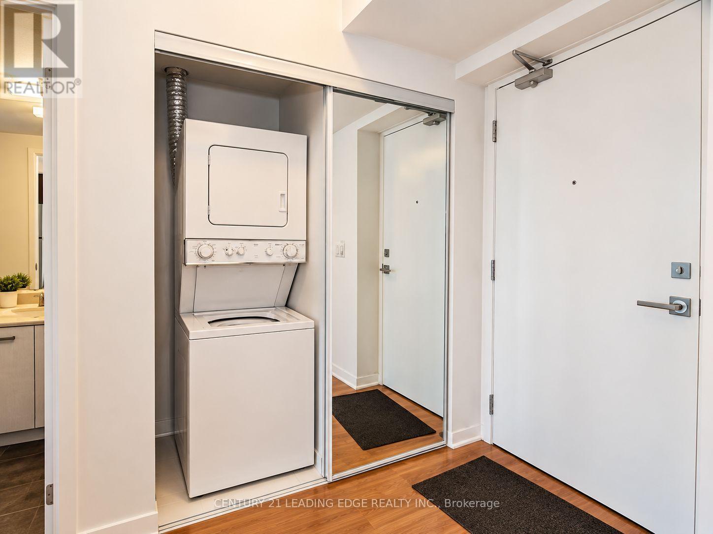 1009 - 832 Bay Street, Toronto (bay Street Corridor), Ontario