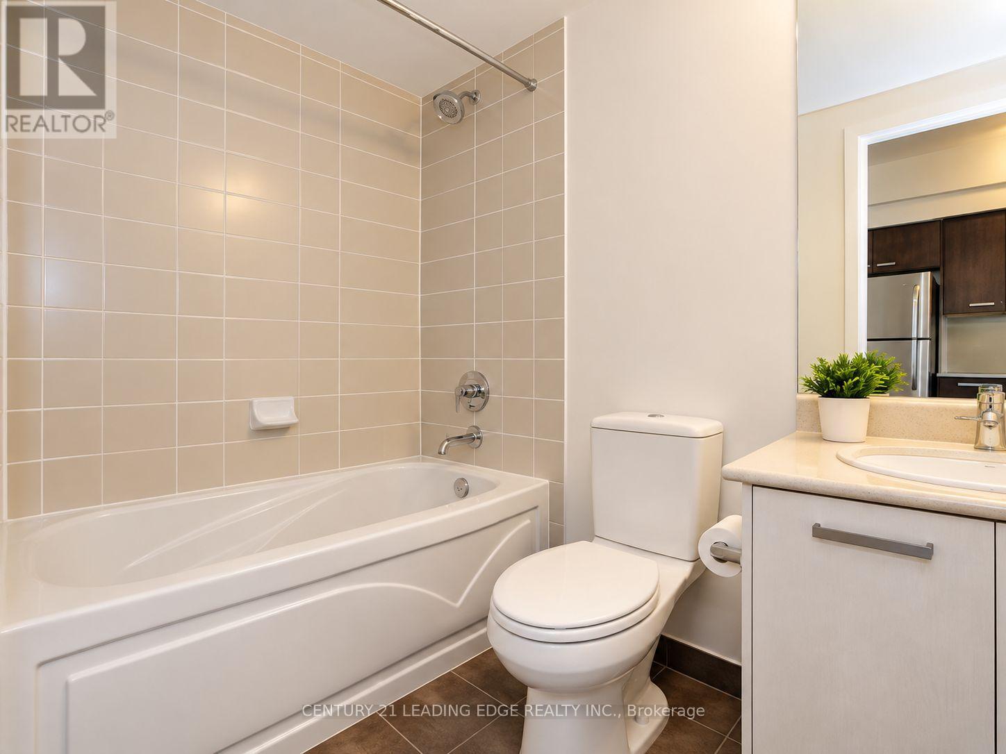 1009 - 832 Bay Street, Toronto (bay Street Corridor), Ontario