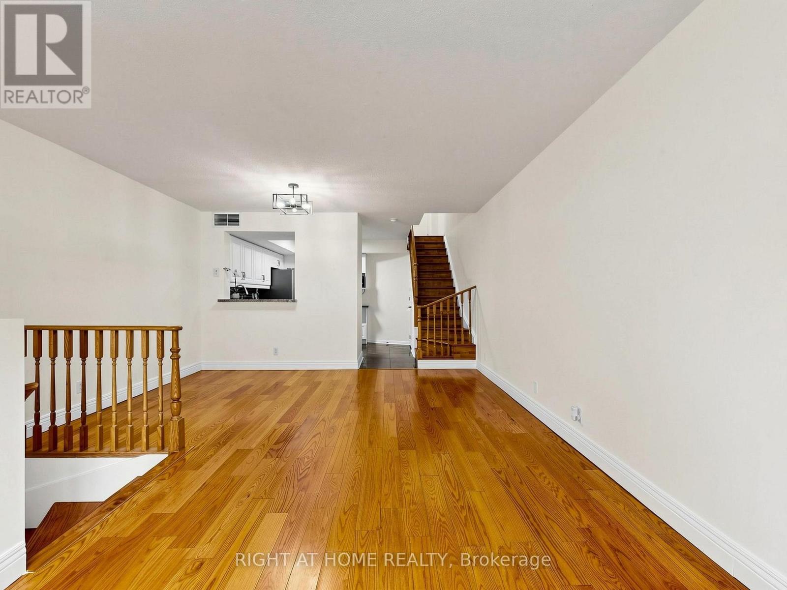1520 - 28 Sommerset Way, Toronto (willowdale East), Ontario