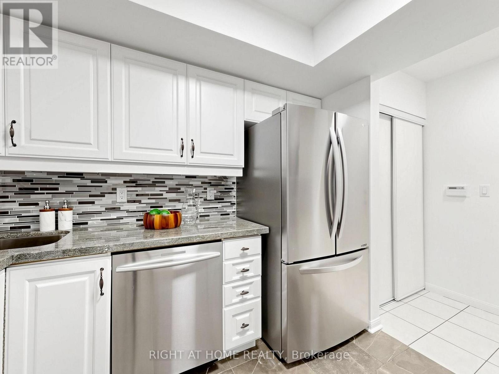 1520 - 28 Sommerset Way, Toronto (willowdale East), Ontario