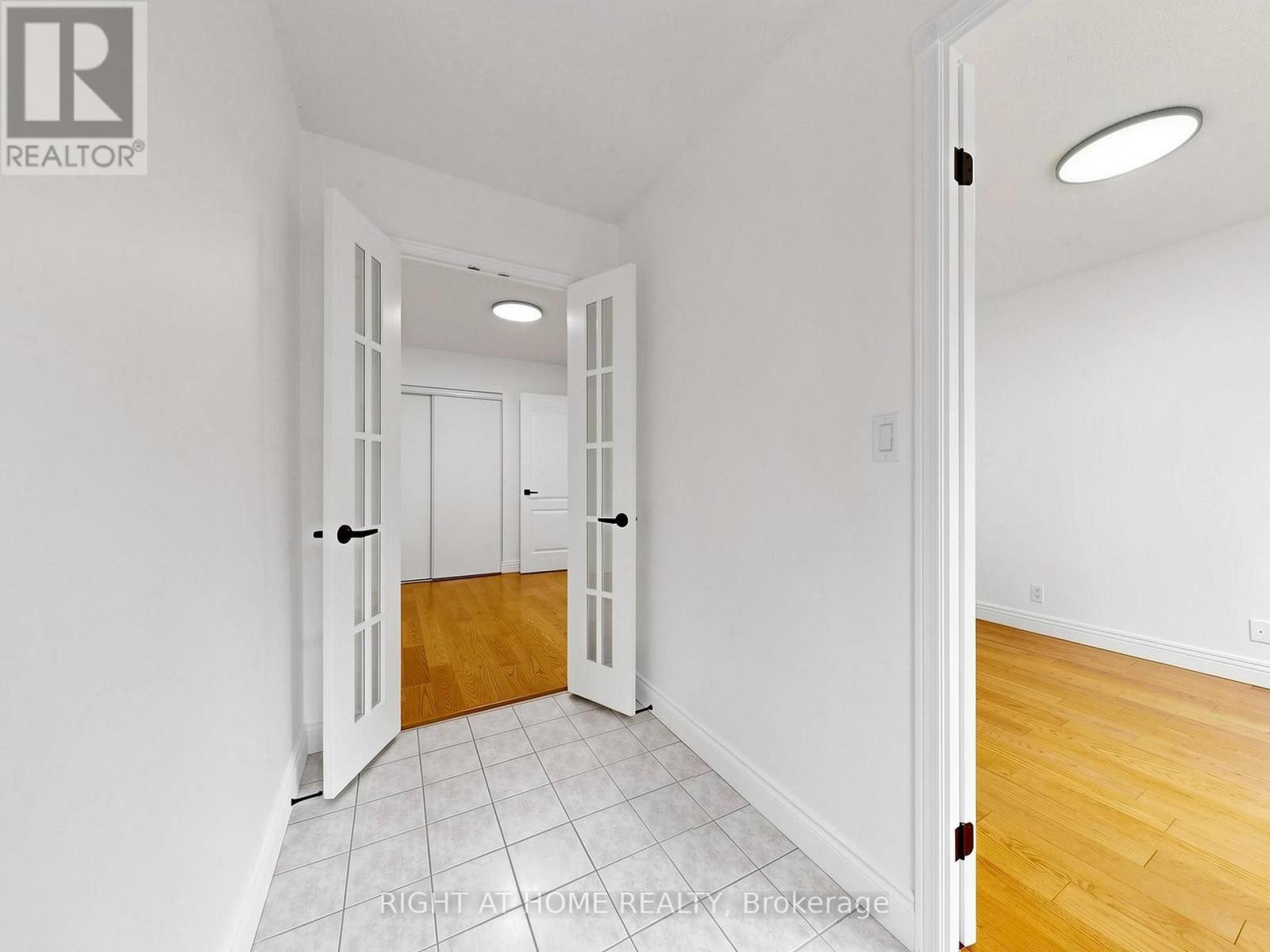 1520 - 28 Sommerset Way, Toronto (willowdale East), Ontario