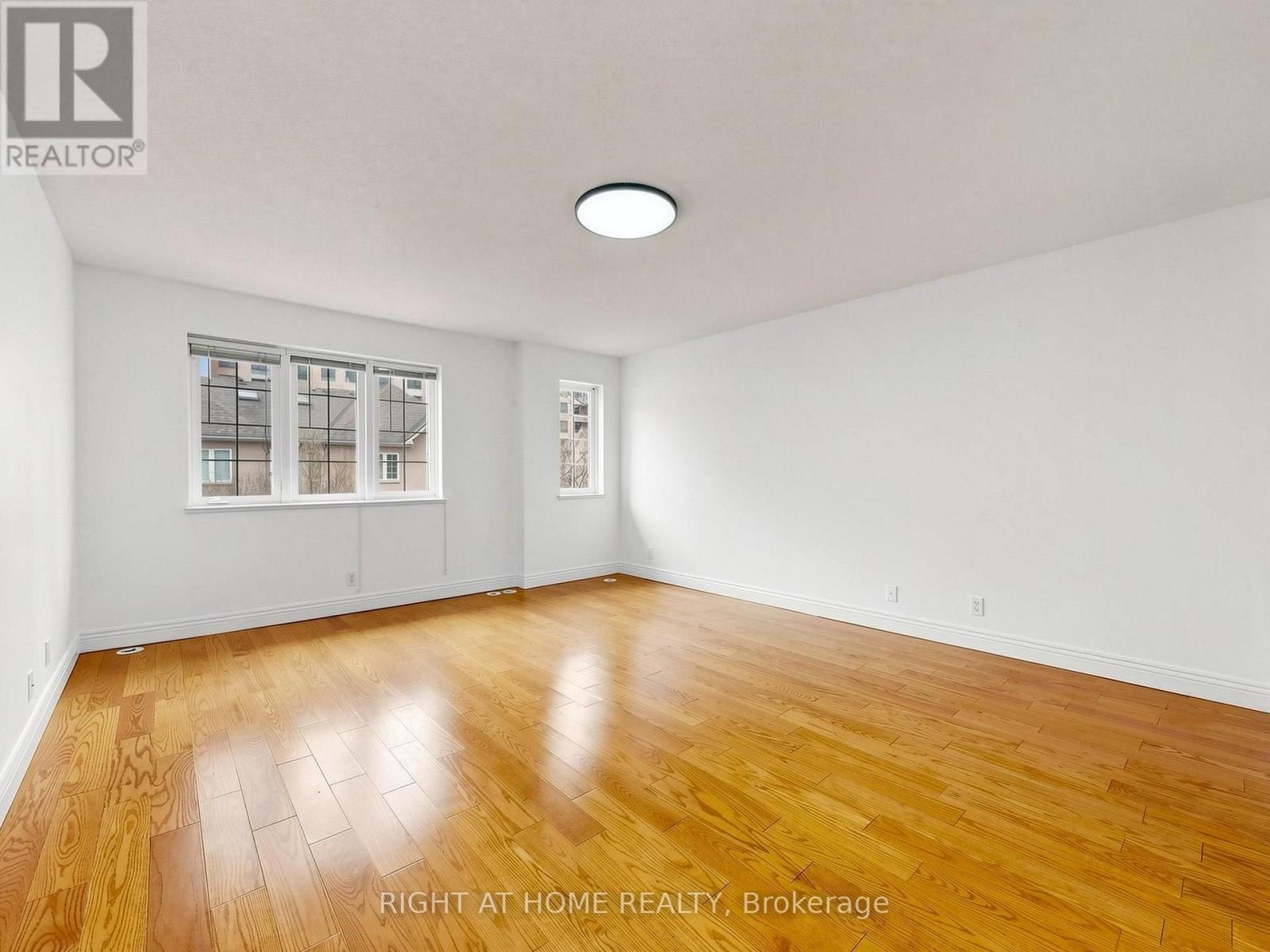 1520 - 28 Sommerset Way, Toronto (willowdale East), Ontario