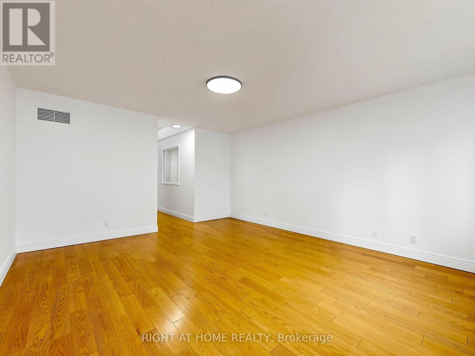1520 - 28 Sommerset Way, Toronto (willowdale East), Ontario