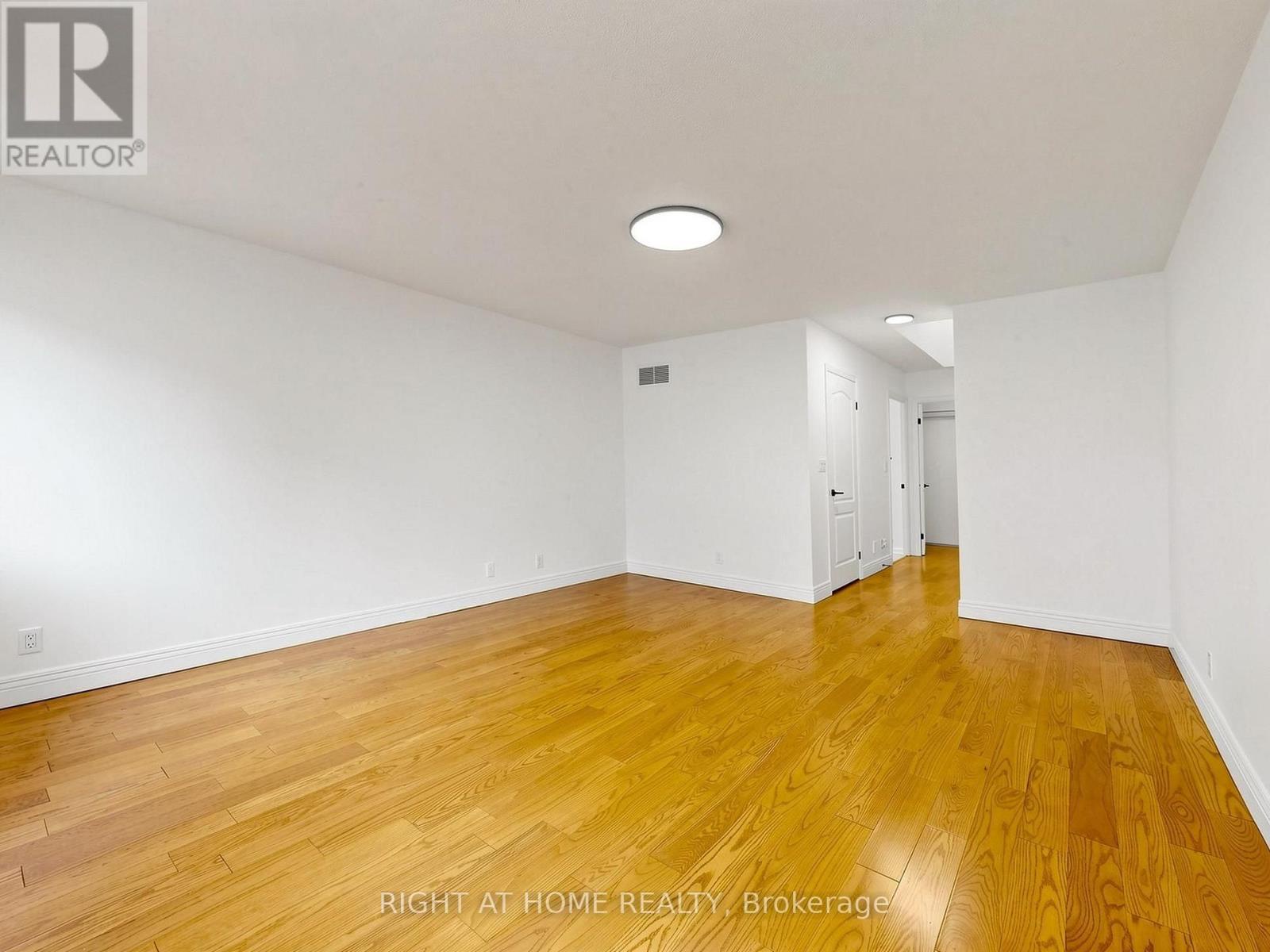 1520 - 28 Sommerset Way, Toronto (willowdale East), Ontario