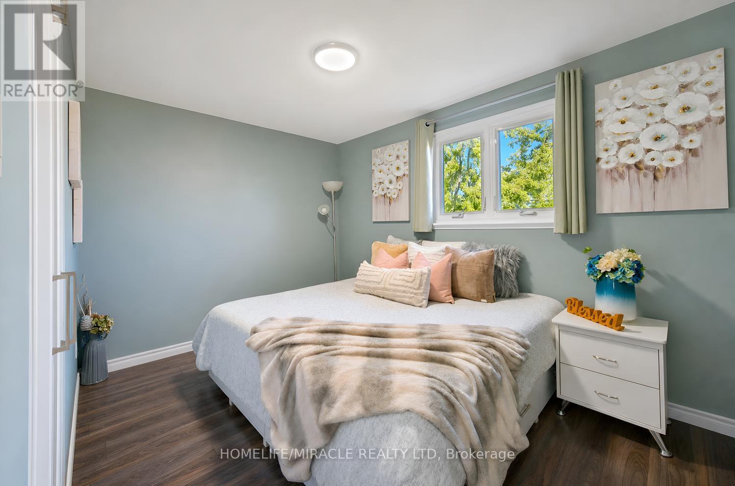 14 Tinton Crescent, Toronto (west Humber-clairville), Ontario