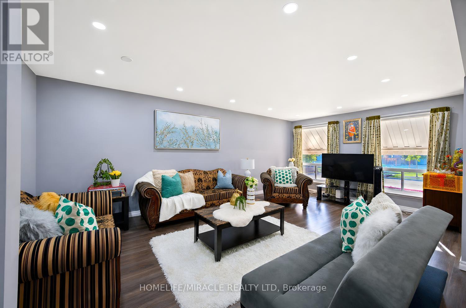 14 Tinton Crescent, Toronto (west Humber-clairville), Ontario
