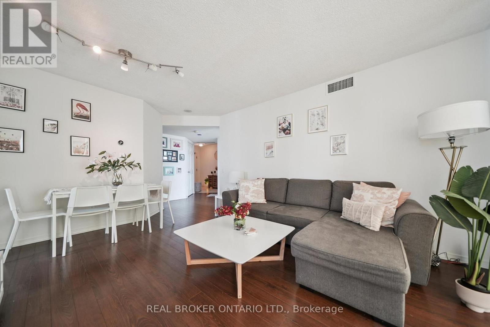 808 - 28 Harrison Garden Boulevard, Toronto (willowdale East), Ontario