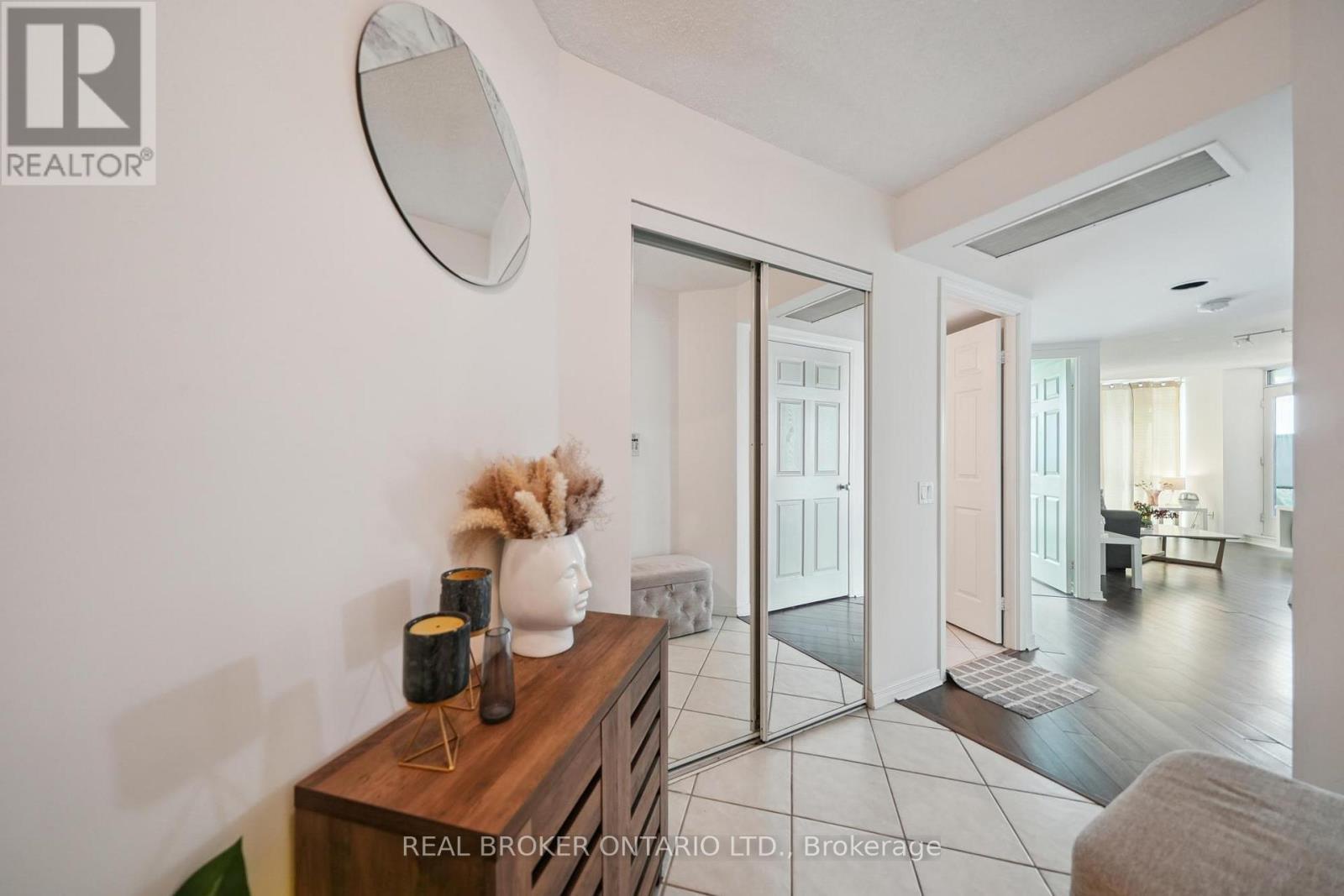 808 - 28 Harrison Garden Boulevard, Toronto (willowdale East), Ontario