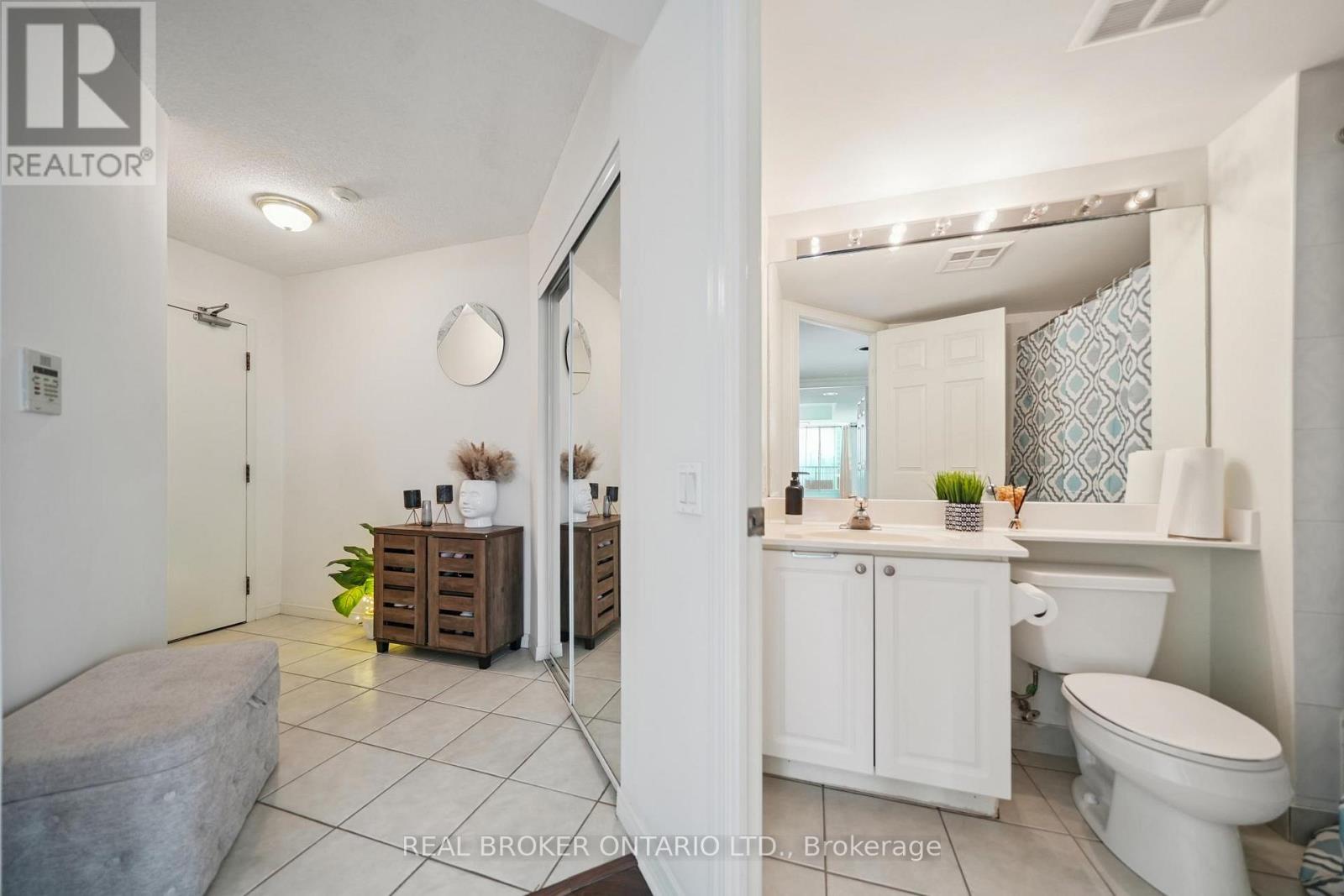 808 - 28 Harrison Garden Boulevard, Toronto (willowdale East), Ontario